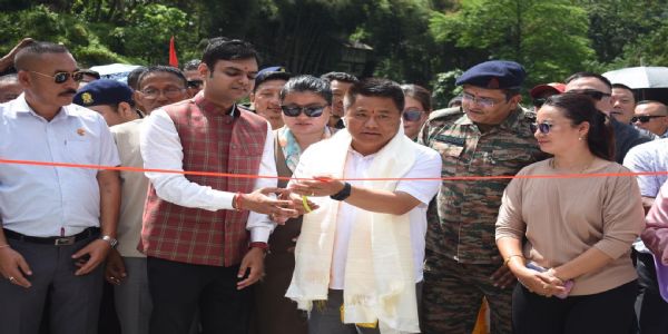 मन्त्री पिञ्छो नामग्याल लेप्चाद्वारा साङ्कालाङ जङ्गूमा नयाँ पुलको उद्घाटन