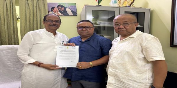20 प्रतिशत बोनसको माग गर्दै कोलकातामा अनित थापाले भेट गरे श्रम मन्त्रीलाई