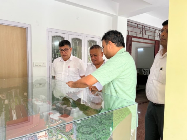 भाजपा अध्यक्ष थापाले गरे माझीटार रेलवे स्टेशनको भ्रमण