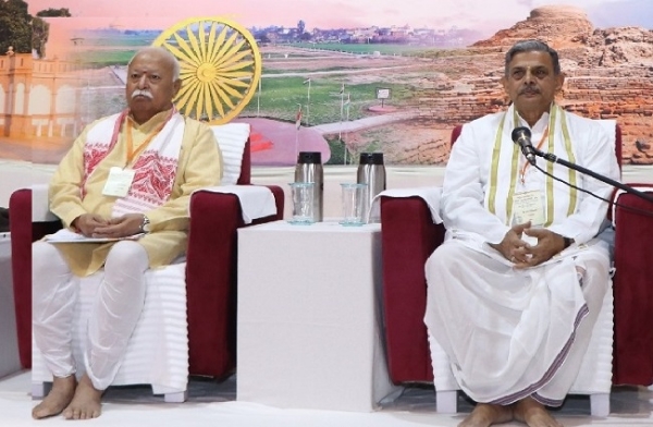 संघ प्रमुख मोहन भागवत र सरकार्यवाह दत्तात्रेय होसबाले। फाइल चित्र