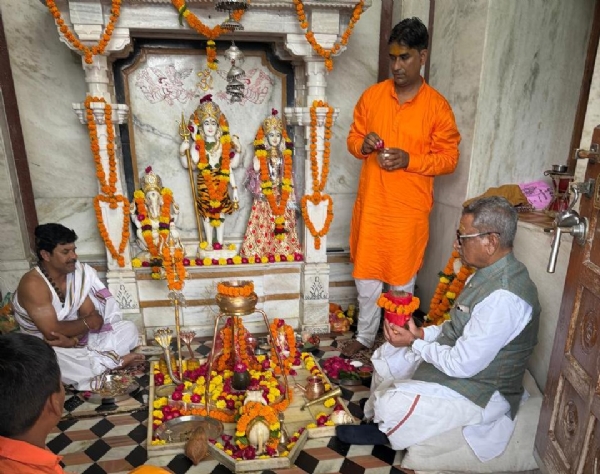 राज्यपाल माथुरले गरे प्राचीन कुण्ड धाम परशुराम महादेव मन्दिरको भ्रमण
