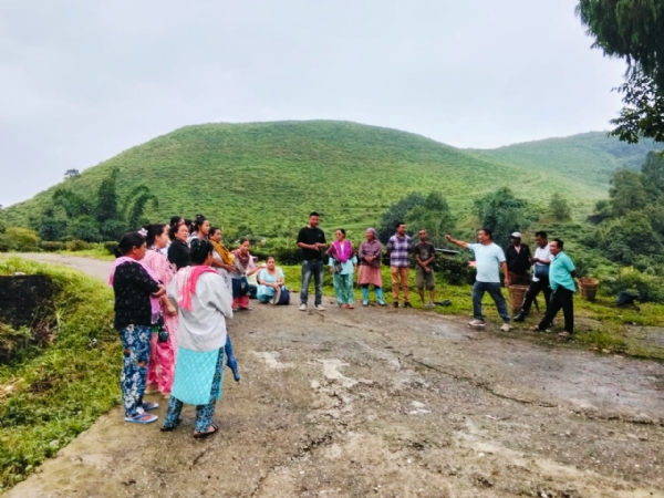 बीस प्रतिशत बोनसको लागि तीनधारे महानदी समष्टिका श्रमिकहरुले गेट मिटिङ गरेर अनित थापालाई दिए धन्यवाद