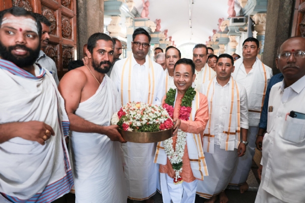मुख्यमन्त्रीले श्री वेंकटेश्वर स्वामी मन्दिर र श्रीकालहस्ती मन्दिरको भ्रमण गरे