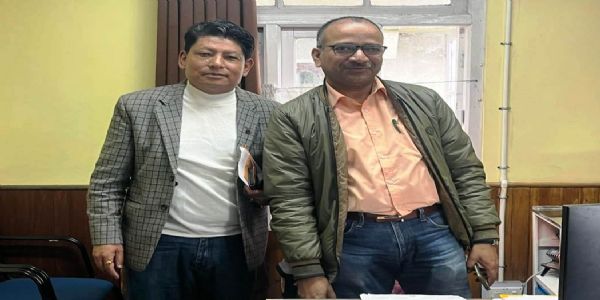 बागौडा प्राथमिक स्वास्थ्य केन्द्र विषयमा सभासद नुरी शेर्पा अनि दार्जिजिङ सीएमओएचमाझ बैठक