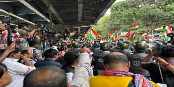 सचिवालय अभियानमा झड़प- आरजी कर पीड़िताकी आमा घाइते, पुलिसमाथि लाठीचार्जको आरोप