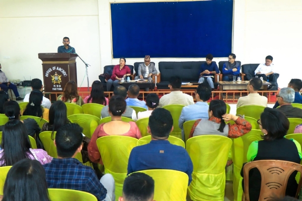 पाक्योङ जिल्लापालद्वारा शैक्षिक एवम् साक्षरता कार्यक्रम कार्यान्वयनमाथि समिक्षा बैठक सम्पन्न