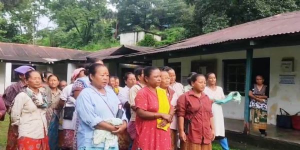 लङ्भ्यू चिया बगानमा केवल 10 प्रतिशत बोनस दिने भनिएपछि श्रमिकहरूको गेट मिटिङ शुरू