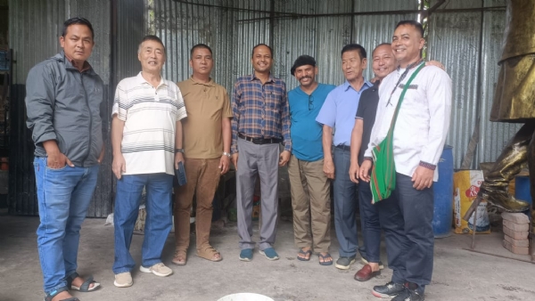 साहित्यकार असीत राईको सालिग निर्माणको लागि मूर्तिकार अमीर सुन्दाससित भेटघाट
