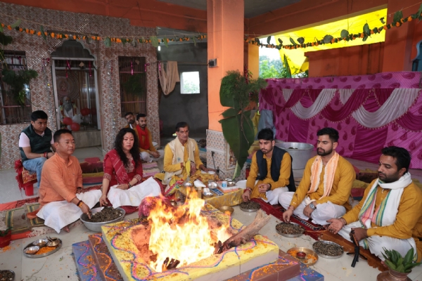 मुख्यमन्त्रीले दुर्गा मन्दिरमा गरे पूजा-अर्चना