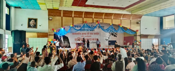 श्रमदानमा निर्मित घर उद्घाटन गरेर लाभार्थीलाई हस्तान्तरण