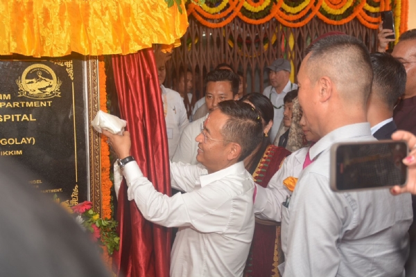 मुख्यमन्त्रीले नवनिर्मित मङ्गन जिल्ला अस्पताल उद्घाटन गरेर जिल्लावासीहरूलाई समर्पित गरे