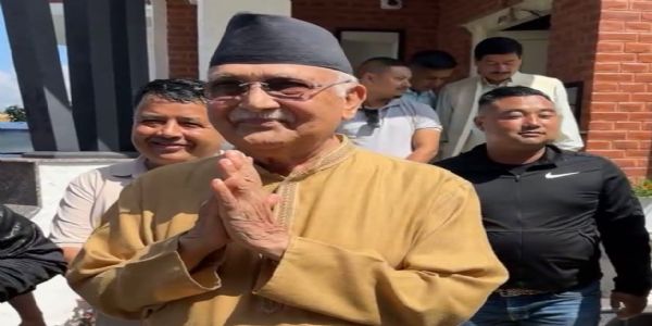सत्ताबाट हटेको 14 दिनपछि सार्वजनिक रूपमा देखिए केपी ओली