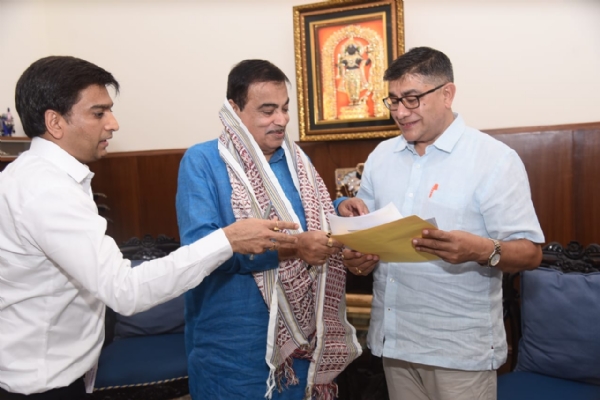 भाजपा अध्यक्ष थापाले केन्द्रिय मन्त्री गडकरीसॅंग सडक सम्पर्क पुनर्स्थापना र स्तरोन्नतिमाथि गरे छलफल