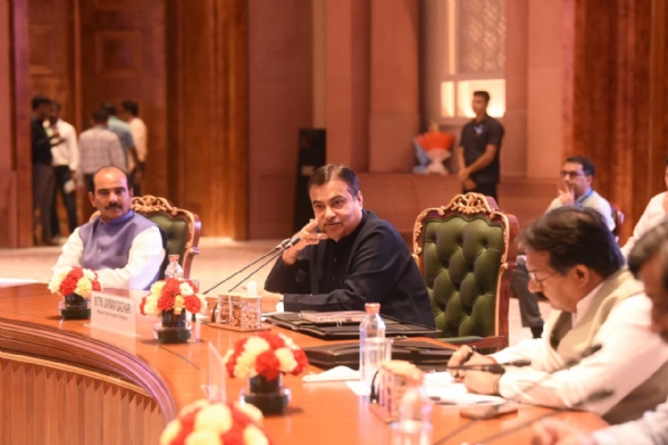 गडकरी