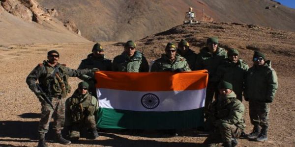 लेफ्टिनेन्ट जनरल प्रतीक शर्माले लद्दाखका विभिन्न क्षेत्रहरूमा परिचालन तयारीहरूको जायजा लिए