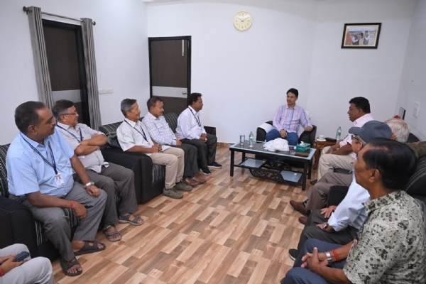 तीनधारे वरिष्ठ नागरिक संगठनद्वारा सांसद राजु विष्टसित भेटघाट