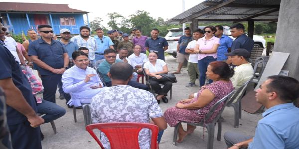 सांसद राजु विष्टले बेपत्ता इसान गुरुङको परिवारसित भेट गरे