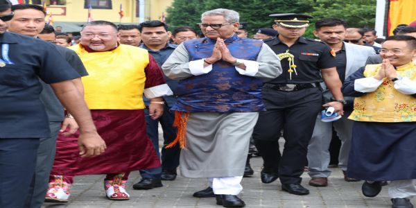 राज्यपाल चुकलाखाङ प्यालेसमा आयोजित पाङ ल्हाबसोल समारोहमा सहभागी बने