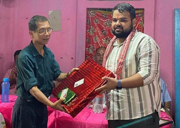 समाजद्वारा मेधावी विद्यार्थी भास्कार उपाद्ययलाई सम्वर्द्धना