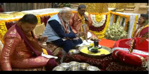 प्रधानमन्त्री मोदीले प्रथम ज्योतिर्लिङ्ग सोमनाथ मन्दिरमा रुद्राभिषेक, जनकल्याणको कामना गरे