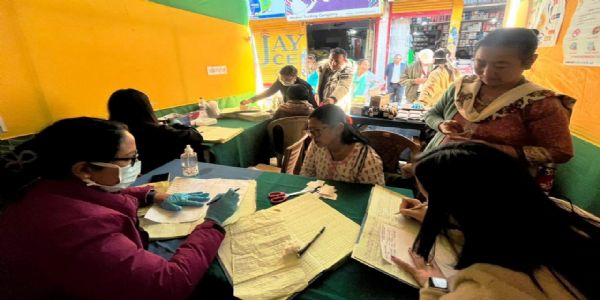 जोरथाङ माघे मेलामा आयुष विभागले नि:शुल्क सेवा प्रदान गर्दै