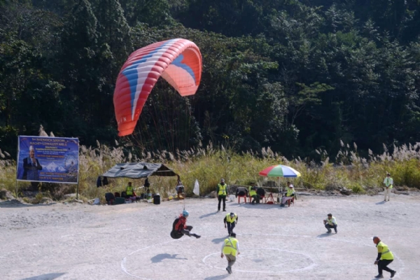 पाकिम फ्लाइङ फेस्टिभल तथा प्याराग्लाइडिङ एक्युरेसी च्याम्पियनशिप २०२६ को शुभारम्भ