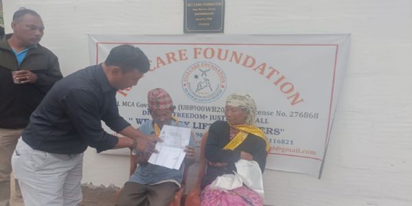 लोवर चुङथुङमा नयाँ घर निर्माण गरेर असहाय वृद्ध दम्पत्तिलाई हस्तान्तरण