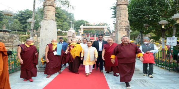 मुख्यमन्त्री तामाङले गयामा महाबोधि मन्दिरमा पूजा-अर्चना गरे