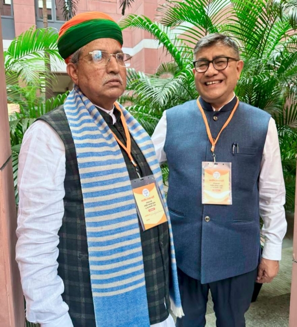 डीआर थापा र केन्द्रिय मन्त्री मेघावाल