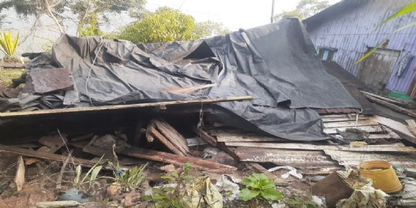 घैयाबारीको अप्पर गैरी गाउँमा जीर्णावस्थाको घर ढल्यो