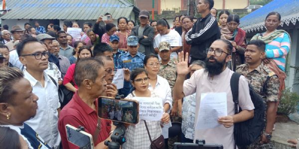हाउजिङ फर अल योजनामा रकम भुक्तानीको अनियमितताको आरोप, लाभार्थीद्वारा खरसाङमा र्याली