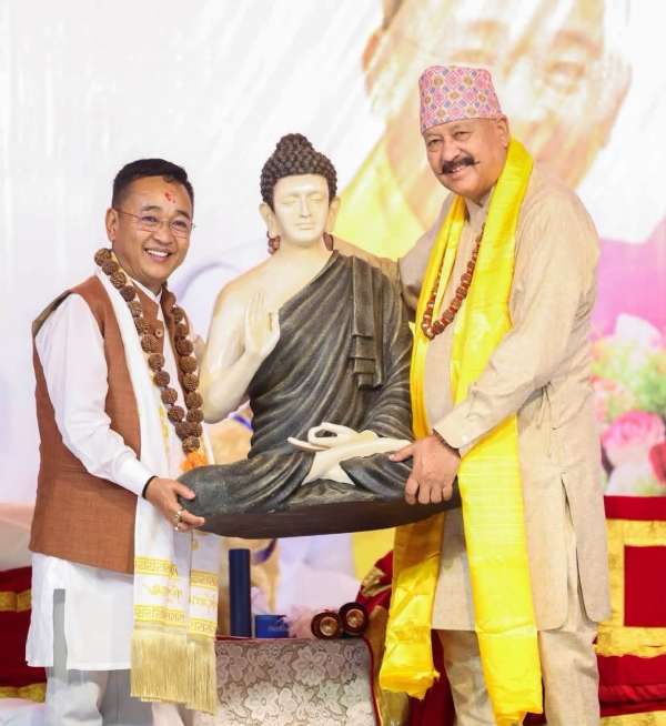 मुख्यमन्त्री प्रेमसिंह तामाङ र सतपालजी महाराज मुख्यमन्त्री प्रेमसिंह तामाङ र सतपालजी महाराज