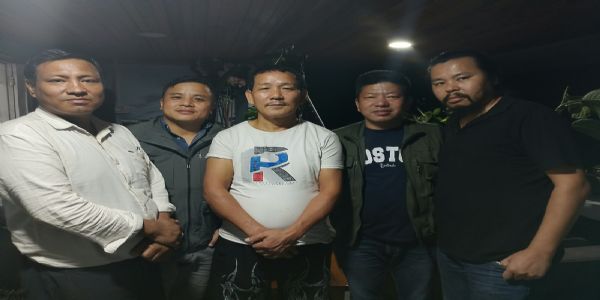 एसडीएफ टोलीले छुजाचेनका विभिन्न गाउॅंहरूको भ्रमण गऱ्यो