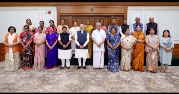 मुख्यमंत्री रेखा गुप्ता प्रधानमंत्री मोदी और बी एल संतोष के साथ‘नारी शक्ति मंथन’ कार्यशाला में शामिल हुईं।