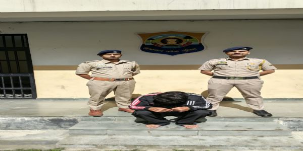 रोहडूमा चरेस सहित १९ वर्षीय युवक पक्राउ