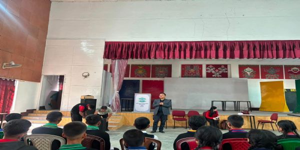मङ्गनमा विद्यार्थीलाई मृदाको स्वास्थ्य र वैज्ञानिक परीक्षणबारे जानकारी