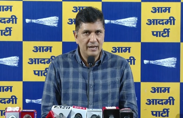 आम आदमी पार्टी (आआपा) दिल्ली प्रदेश अध्यक्ष सौरभ भारद्वाज पत्रकार वार्ता को संबोधित करते हुए। आम आदमी पार्टी (आआपा) दिल्ली प्रदेश अध्यक्ष सौरभ भारद्वाज पत्रकार वार्ता को संबोधित करते हुए।
