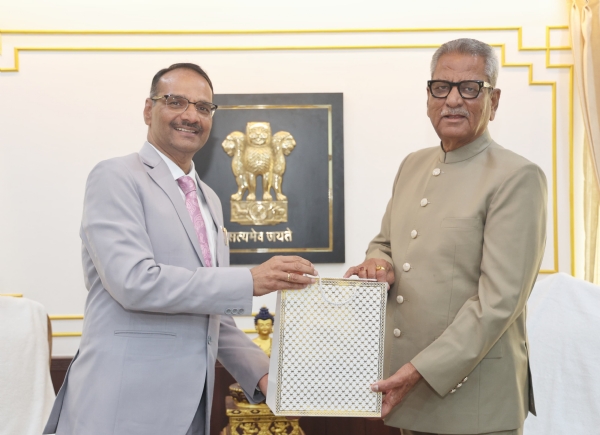 राज्यपालसँग मुख्य प्रशासक र मुख्य सचिव राज्यपालसँग मुख्य प्रशासक र मुख्य सचिव