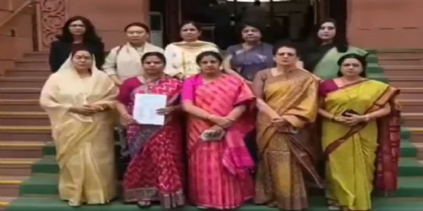 जेएनयू प्रकरणमा कांग्रेस सांसद विरुद्ध भाजपा प्रतिनिधिमण्डलद्वारा लोकसभा अध्यक्षलाई ज्ञापन