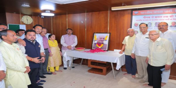 दिल्ली भाजपाले पूर्व मुख्यमन्त्री मदनलाल खुरानाको जयन्तीमा श्रद्धाञ्जली अर्पण  गऱ्यो
