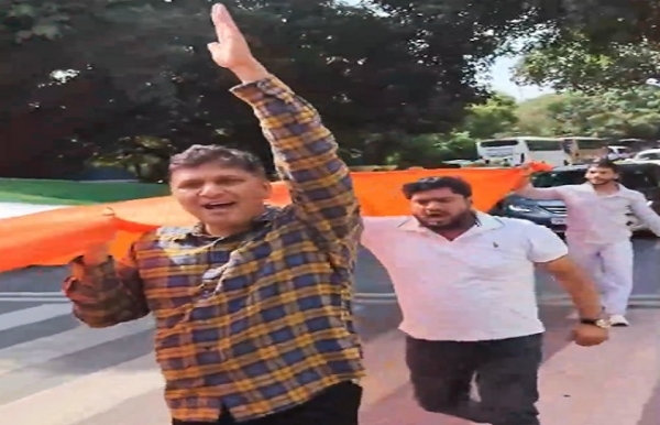आआपा दिल्ली प्रदेश अध्यक्ष सौरभ भारद्वाज तिरंगा यात्रा में।