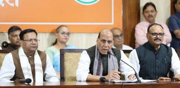 प्रेसवार्ता को संबोधित करते राजनाथ सिंह