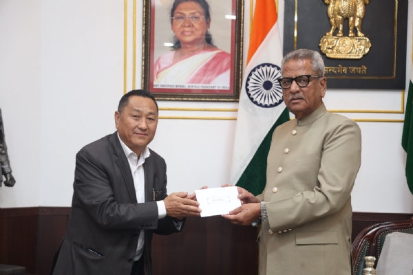 मुख्यमन्त्रीका प्रधान सचिवले राज्यपाल माथुरसँग शिष्टाचार भेट गरे मुख्यमन्त्रीका प्रधान सचिवले राज्यपाल माथुरसँग शिष्टाचार भेट गरे