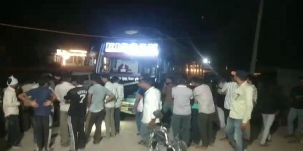 स्लीपर बसको ठक्करले आमा-छोरी सहित तीन जनाको मृत्यु, बाइकलाई  20 फुटसम्म घिसाऱ्यो