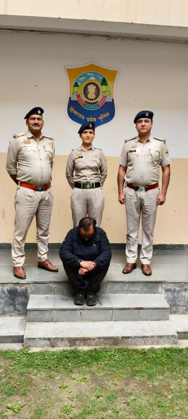 गिरफ्तार चोरी का अभियुक्त गिरफ्तार चोरी का अभियुक्त