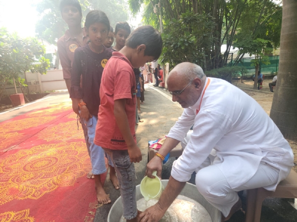 जन भवन में कन्या पूजन कार्यक्रम