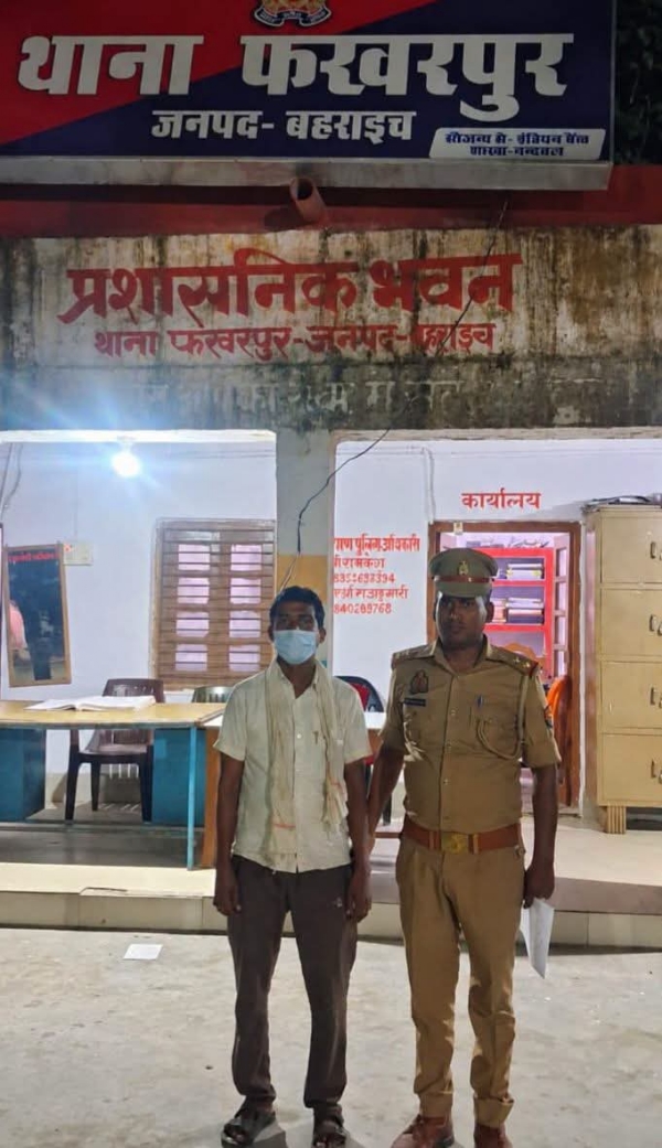 पुलिस गिरफ्त में आरोपित