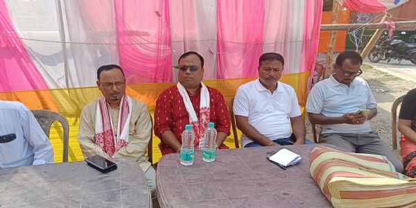 फकिराग्राममा नगरपालिकाका अधिकारीहरूले  दुर्गा पूजा पण्डालहरूको निरीक्षण गरे