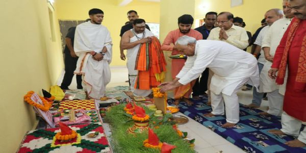 नीतीश कुमारले पाटनाका प्रमुख मन्दिरहरूमा पूजा-अर्चना गरे
