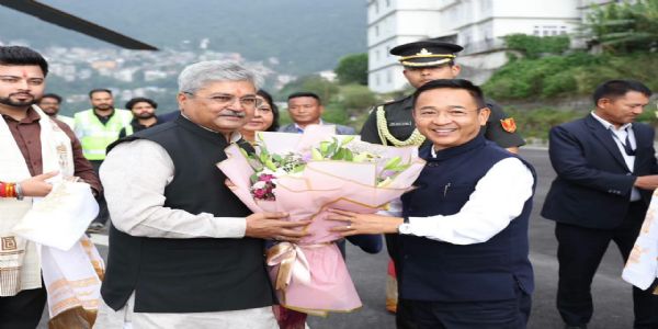 सिक्किमका नवनियुक्त राज्यपाल दुष्यन्त कुमार गौतम गान्तोक आइपुगे